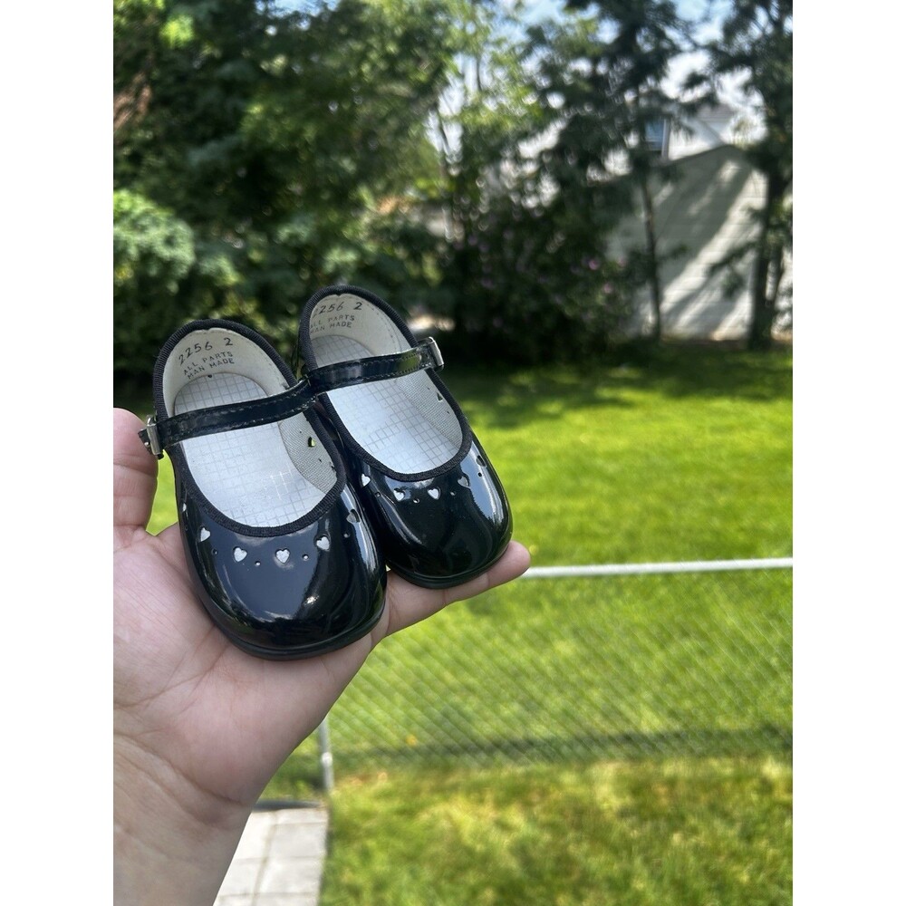 Girls Black Patent Mary Jane Dress Shoes Heart Cutouts Size 2